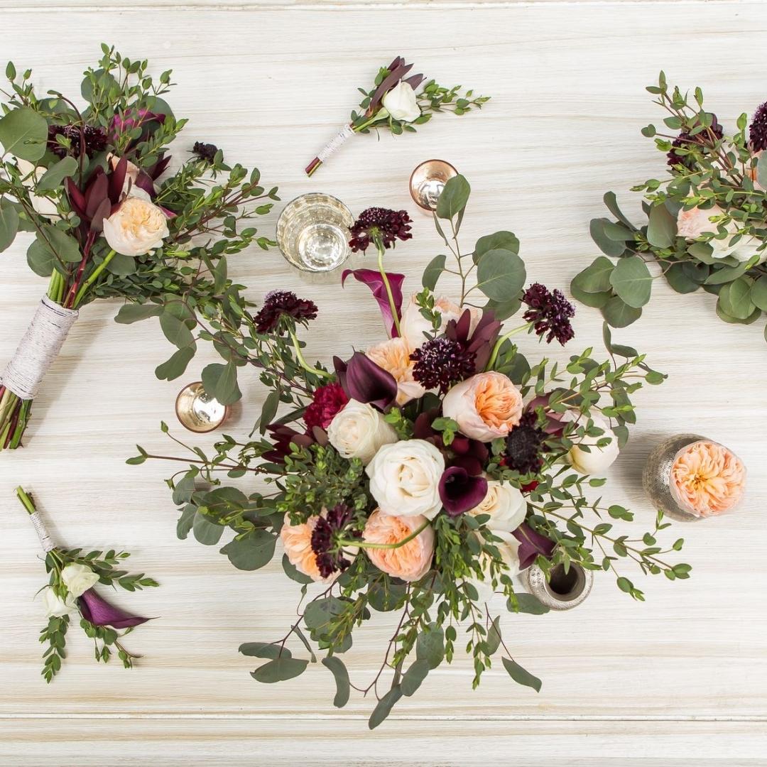 Have you seen our ready made wedding collections? You'll love the Bordeaux Collection ♥️ 
-
It's a combination of velvety scabiosas, captivating exotic proteas, modern calla lilies, and cheerful blush roses!
-
See the whole collection down below 
bit.ly/3UIUAKm