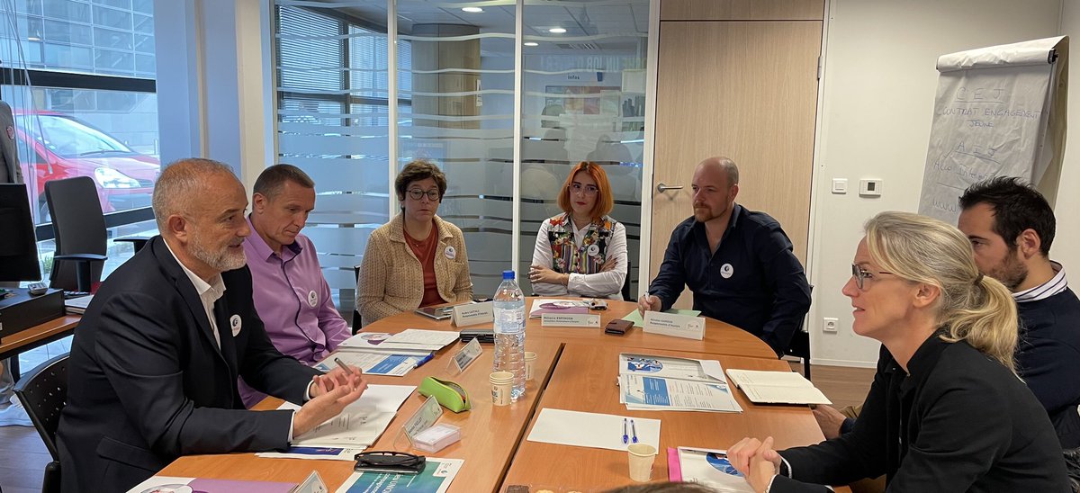 Rencontre avec madame la Députée de la 1ère circonscription de l’Isère   <a href="/ServaneHugues/">Servane Hugues</a> au sein de l’agence de Grenoble Europole. Échanges avec les conseillers et visite de l’agence pour présenter notre offre de service et les dispositifs mobilisés @poleemploi_ara