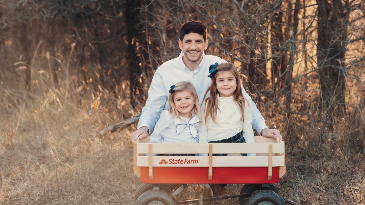 andysthere's tweet image. It's October!🍁🎃🍂 My beautiful kids and I love the cool air, pumpkin patches &amp;amp; cider! What’s your favorite part of this season?
#HelloOctober