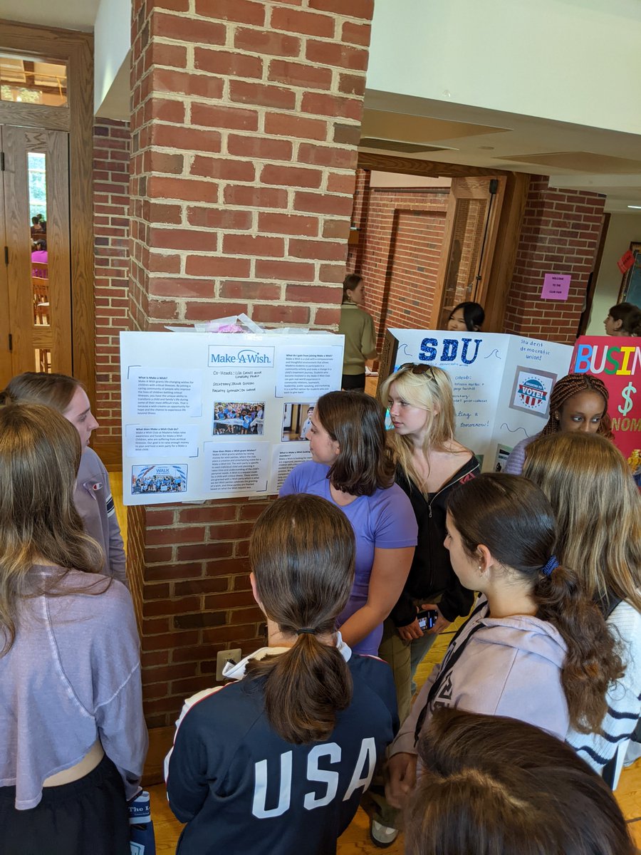 MadeiraStudents's tweet photo. Students had a lot of fun at the #MadeiraClubs Fair last week! Stay tuned for more info about our on-campus offerings 👀 https://t.co/vXebobEpl8