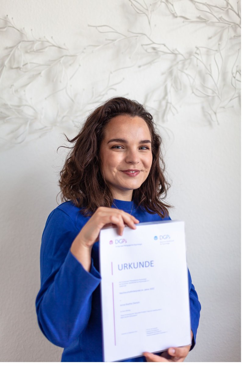 DGPs_PaedPsych's tweet photo. Wir gratulieren Anna-Sophia Dersch (Doktorandin im Team von @AlexanderEitel, @jlugiessen) sehr herzlich zum Nachwuchspreis der Fachgruppe Pädagogische Psychologie! 🎉👏 https://t.co/fCmC3kapyc