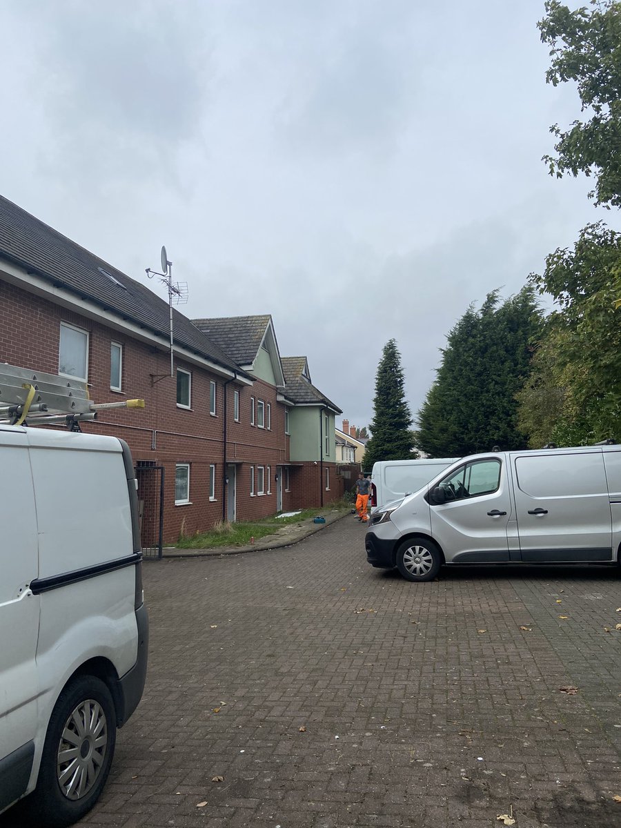 SammyBailey4's tweet photo. Can’t contain the excitement -4 more sleeps until we move people into their new home ,thank you everyone that’s been involved .A hive of activity on site at the mo 👌👏#decenthomes #quality @P3Charity @P3WestMids @P3_Housing 🏡🏘 https://t.co/ZVBEw5QfOY