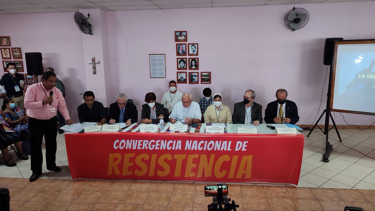 axrguate's tweet photo. #ConferenciaDePrensaGT Presentación de la "R" @Resistencia502, un espacio plural y de resistencia ante un Estado cooptado por las mafias.
Sí podemos tener un país para todos y todas
#BastaYa #NoNosCallarán #ParemosLaDictadura
https://t.co/E1BlJ2R3f4 https://t.co/osQojjTFMM