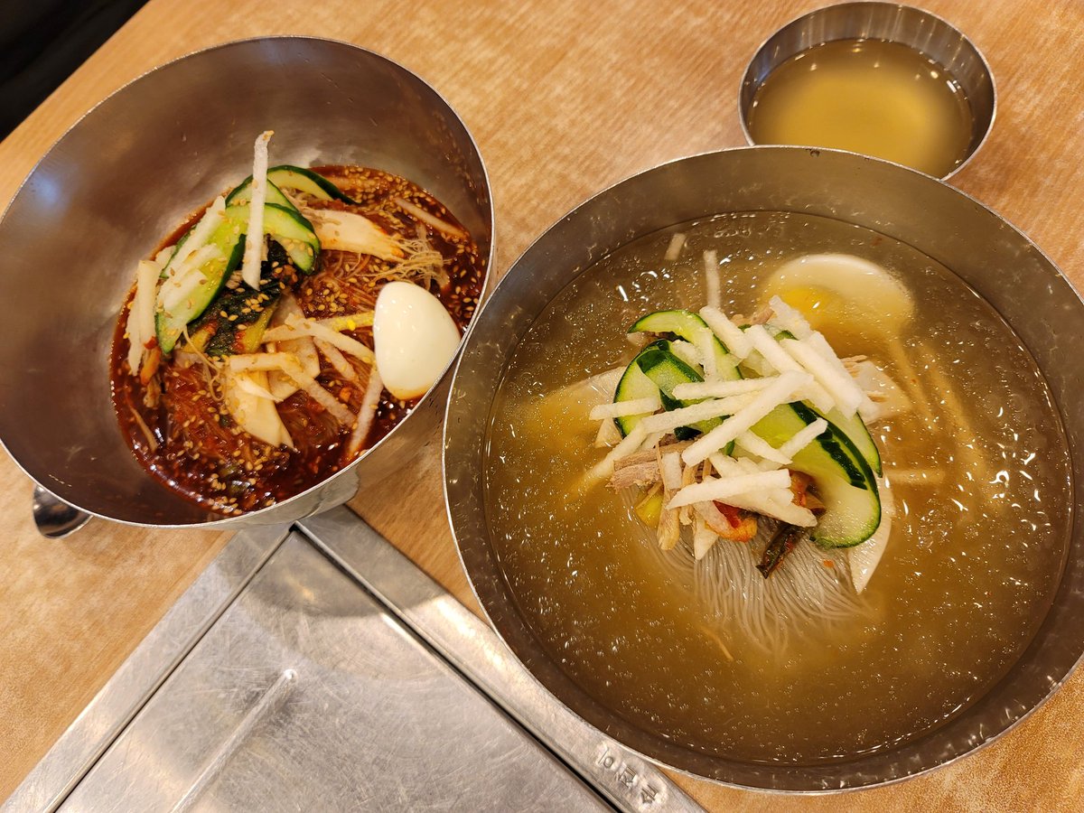 saccharin0001's tweet photo. 대전사람이 알려주는 대전맛집...희망편...
대전은 성심당 말고도 갈곳이많습니다...

1. 월산본가
여기 냉면이나 갈비탕이 진짜맛있다.... 맵찔이면 갈비탕먹고 매운거 먹을수있으면 육회냉면 무조건 먹어야함.. 30년 인생 최애맛집임... https://t.co/Xcpuu2yuZW
