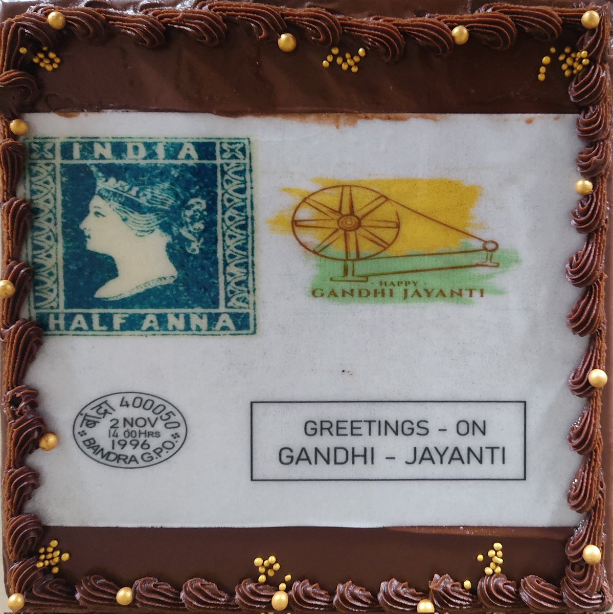 KPSbangalore's tweet photo. @KPSbangalore members celebrated the birth anniversary of #MahatmaGandhi and #QueenVictoria Half Anna #firstpostagestamp of India by cutting a cake 🍰 on this Sunday meeting.
#GandhiJayanti #philately #stamps #Bangalore #India https://t.co/zW26gZ98Et