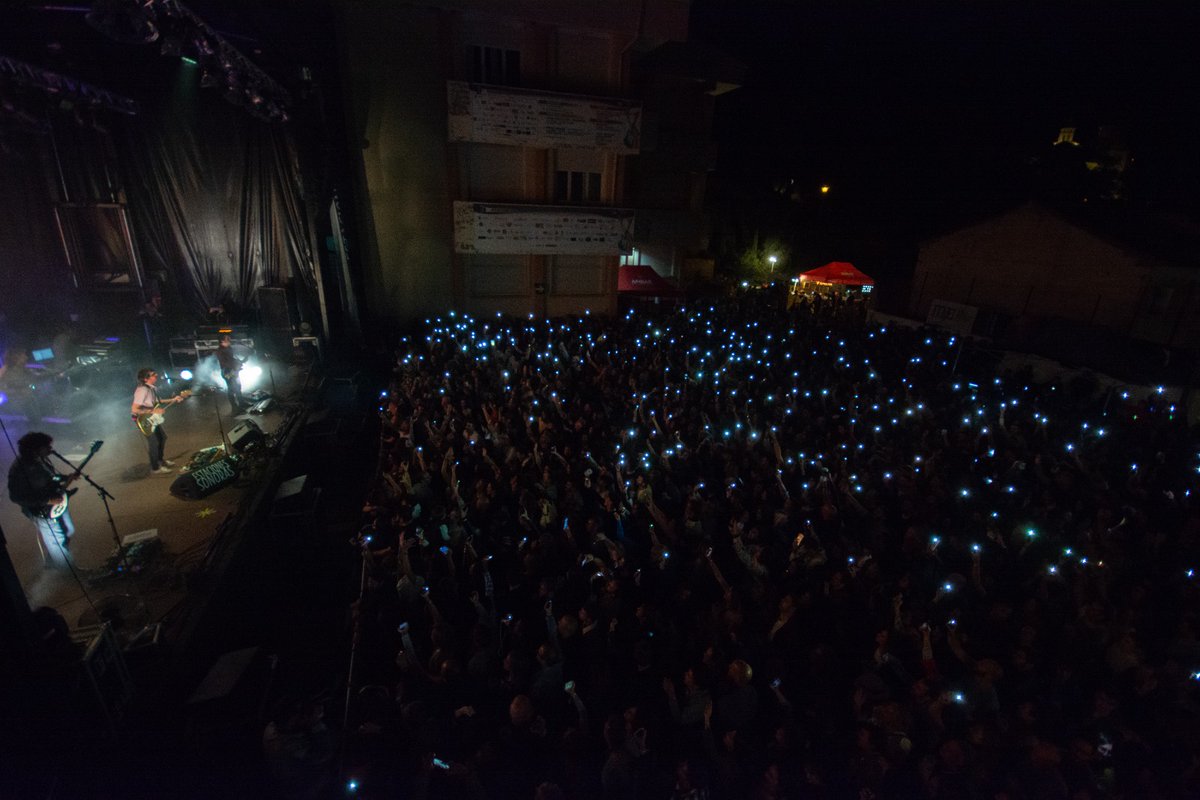 RadioCierzo's tweet photo. Siempre con la mejor sonrisa, con la emoción que producen tantas muestras de gratitud y cariño recibidas por todas y cada una de las personas que se suman a vivir y disfrutar cada fin de semana de Estaciones Sonoras. Días en los que somos felices gracias a nuestra Cultura... https://t.co/8Epm5QZCDc