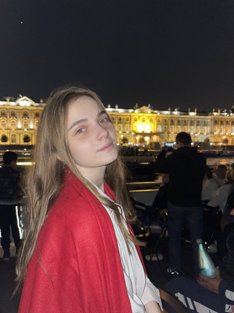 vikoliyo's tweet photo. я была так счастлива в тот день https://t.co/x1jn7cV5zp