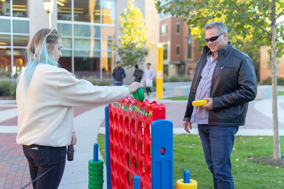 VCU_SAC's tweet image. This week’s tradition: Attend Family Weekend (10/7-10/9)
Family weekend is an exciting opportunity for family members to experience campus life, connect with other families &amp;amp; enjoy VCU&apos;s community. Activities and events are planned on campus and throughout the Richmond community
