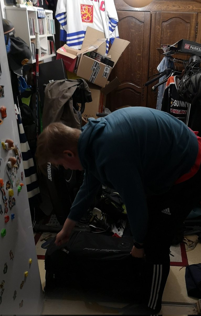JuhaTenhonen's tweet photo. Onneks poikaa tarvittii taas ukkojen höntsään maaliin ja hää sai viel kyyvinki Myllykoskelle ja takas 🙏💓#blindsave #salibandy #floorball #innebandy https://t.co/51k7Eei74L