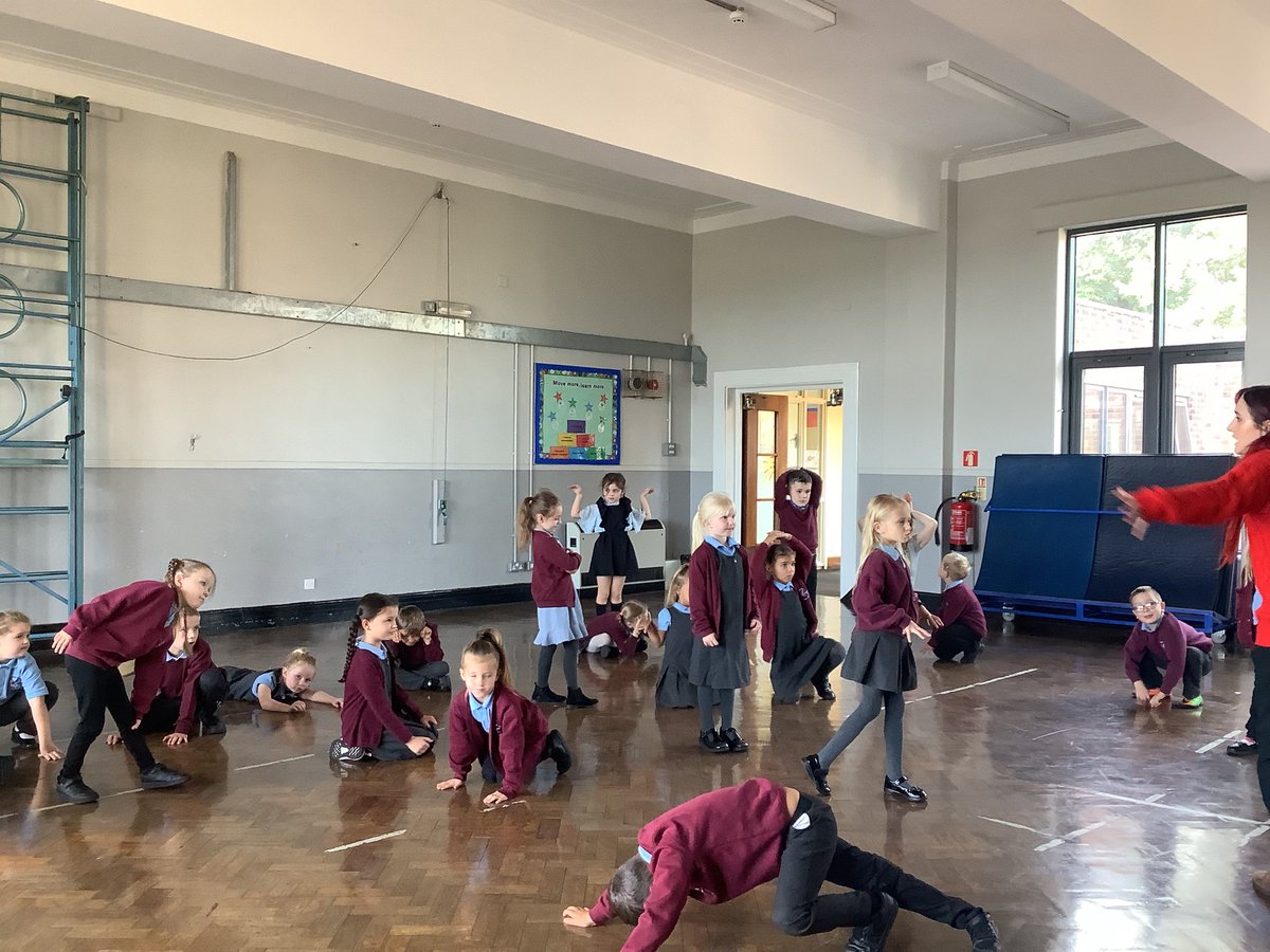 Excellent story writing workshop today with <a href="/deadearnest/">Dead Earnest</a> 👏 Look out Julia Donaldson, there are some new authors in town! <a href="/StradbrokePri/">@StradbrokePrimary</a>