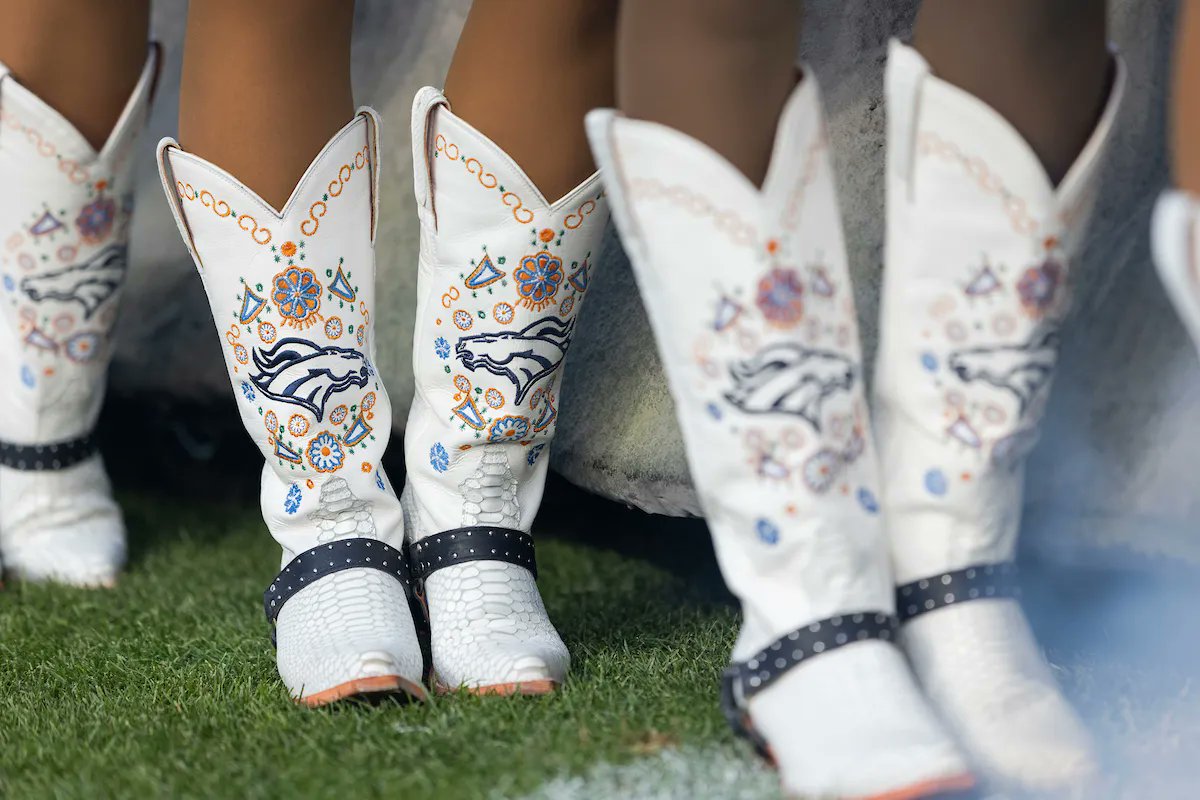 BroncosOffField tweet media