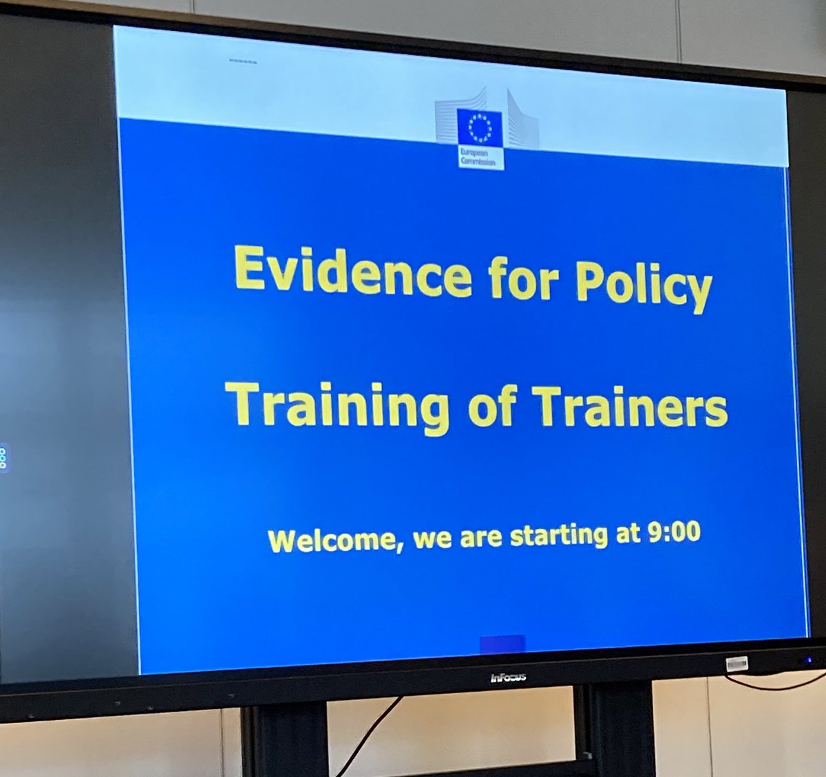 aritapinho's tweet photo. It’s good to be back. Now on the other side…
#scienceforpolicy #evidence #policy @EU_Commission @EU_ScienceHub https://t.co/oY7rdy3fGw