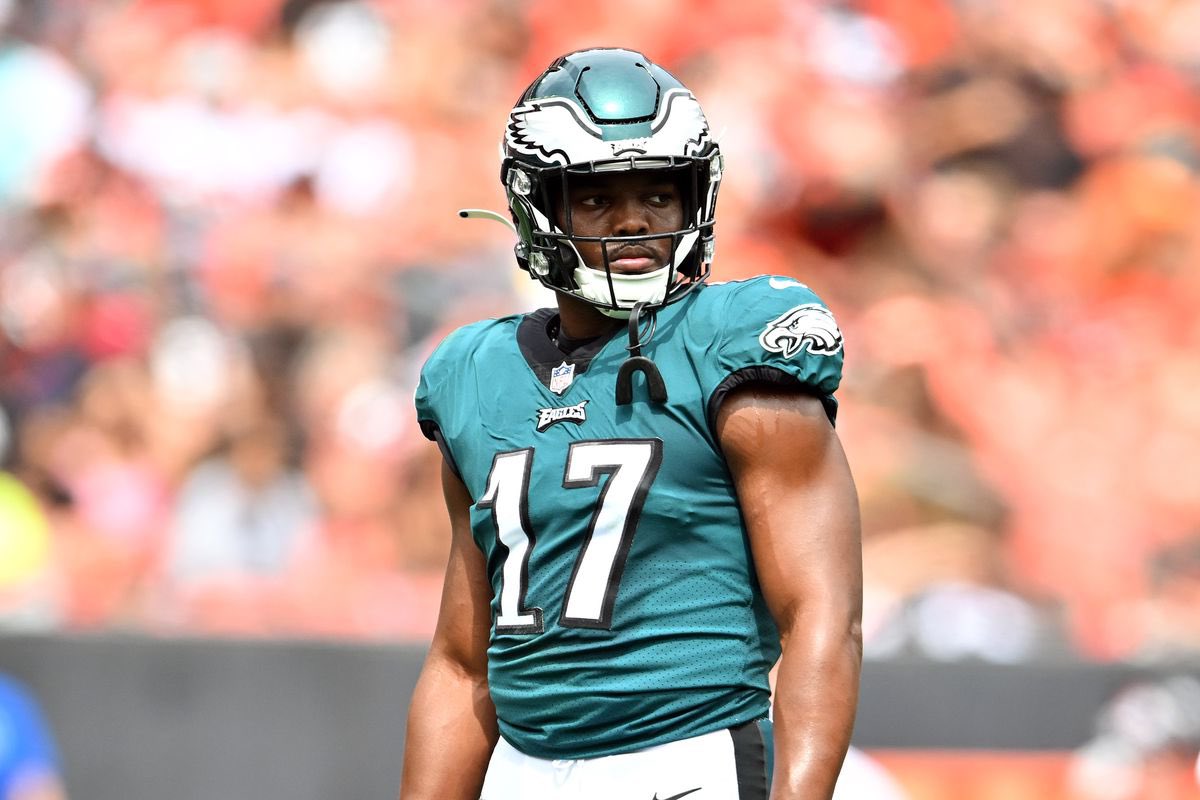 NFL Rookie Watch on X: 'Nakobe Dean did not play in a single defensive snap  in the Eagles game against the Jaguars. This is Dean's fourth week in a row  not being