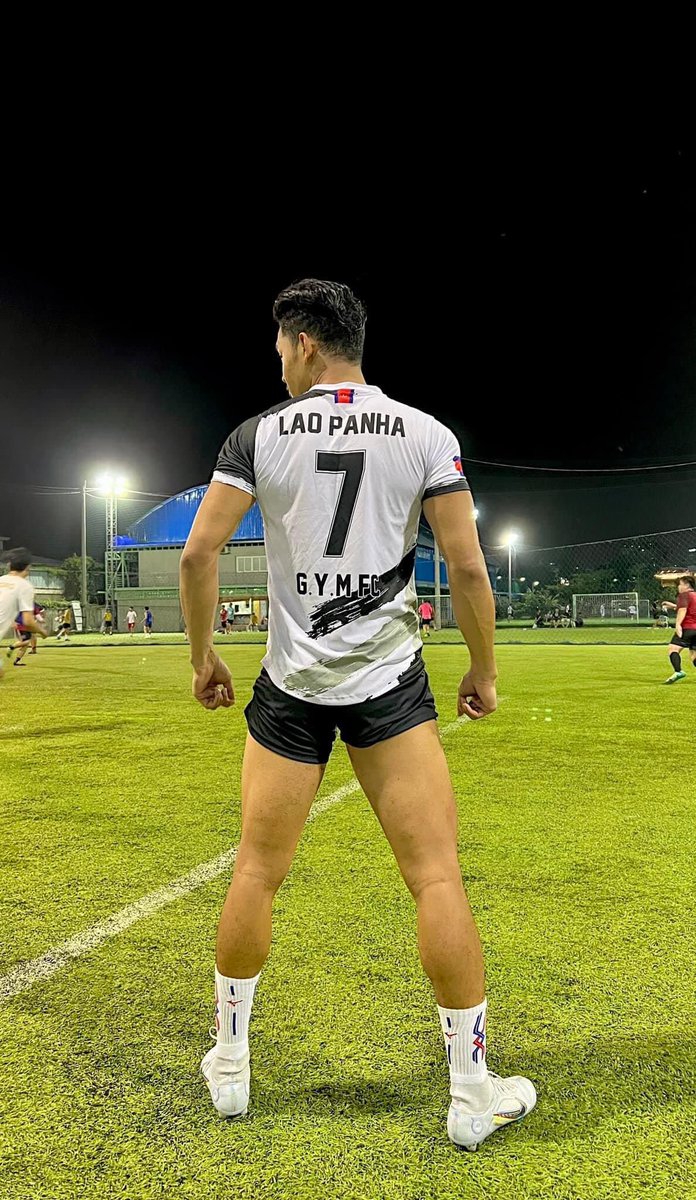 SangharBros's tweet photo. គេថាម្នាក់នឹងឬកសាហាវ ខ្ញុំគិតថាមិនសូវសាច់ដុំផង ដើមទ្រូង និង ដៃវិញ មិនសូវមានទេ https://t.co/WM6Zj6KYzB