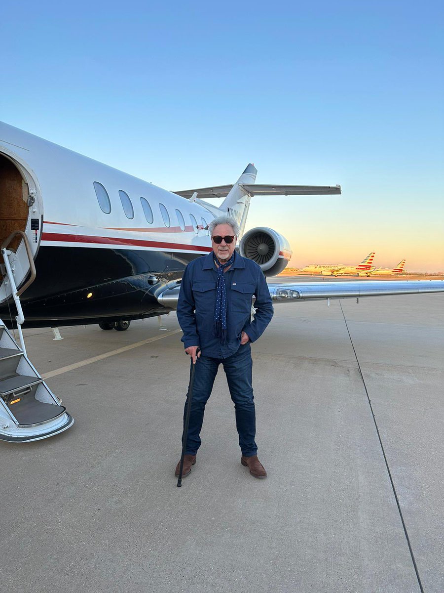 Tom Jones tweet media