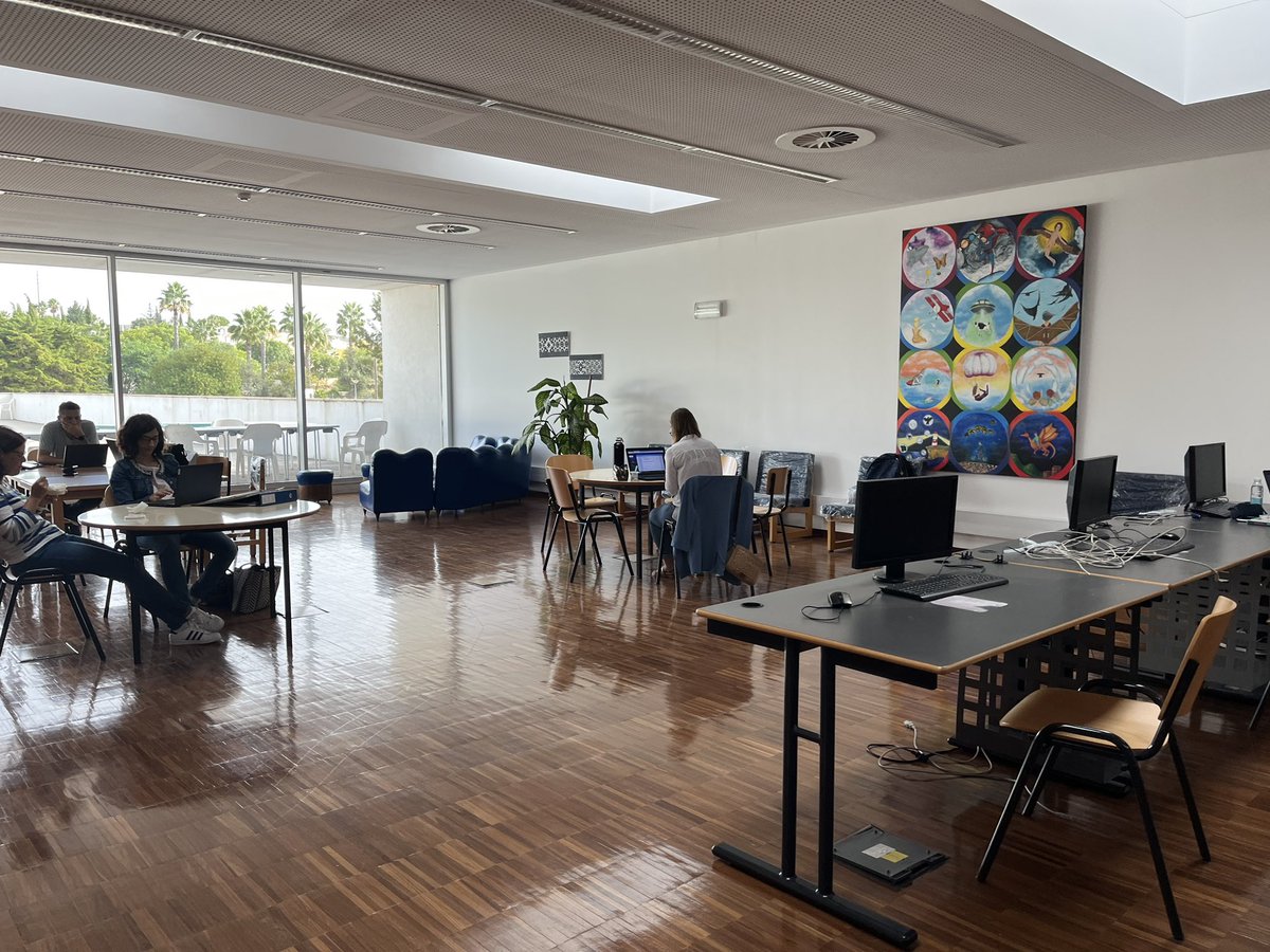ErasmusTogether's tweet photo. First day: visiting the high school building and sightseeing the town using an app made by students. #erasmus #k122 #aprenentatges #portugal @sevoriental4 https://t.co/jI6zrH8oDv