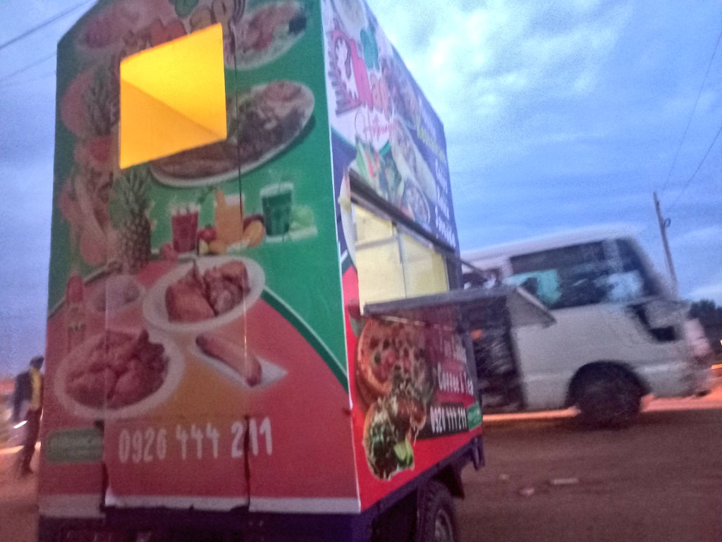 Chapchapburger's tweet photo. We are in Gudele 2 opposite Nile pet . Come for our customised Rolex. Our standard customised rolex is made of Eggs, chips, tamia,salad and covered with Mayonnaise sauce and tomatoes sauce. At only ssp 1000. #SSOT #BitcoinCash is accepted here. https://t.co/yoAxC92yw5
