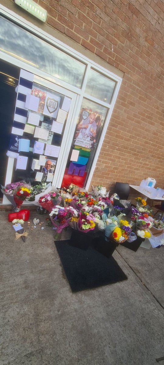Thank you to everyone who came  and paid tribute to my uncle Jules. The out poor of love is overwhelming. 

Tomorrow at midday we will be releasing a statement and continue to celebrate Julians life. 
All press,media, family and friends welcome.