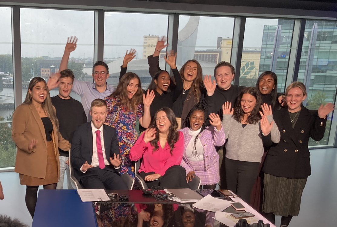 MeganMurphyITV's tweet photo. special week last week @GranadaReports to mark the end of this year’s #ITVNewsTraineeship 

it’s been a wild nine months and I couldn’t of wished to of spent this time with a more wonderful, talented bunch

i’m so excited to see their careers flourish ♥️ https://t.co/9qEOTcDSYL