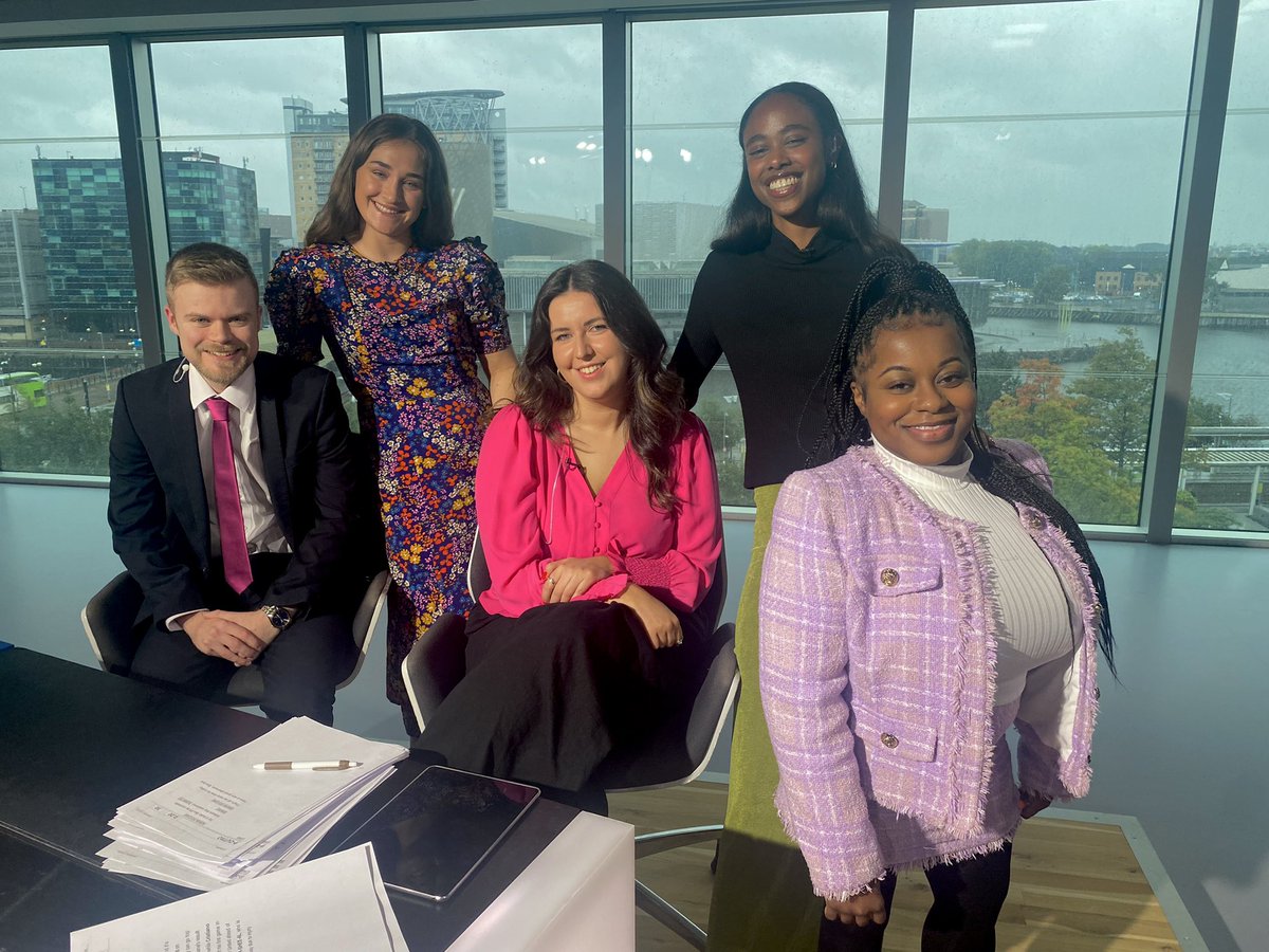 MeganMurphyITV's tweet photo. special week last week @GranadaReports to mark the end of this year’s #ITVNewsTraineeship 

it’s been a wild nine months and I couldn’t of wished to of spent this time with a more wonderful, talented bunch

i’m so excited to see their careers flourish ♥️ https://t.co/9qEOTcDSYL