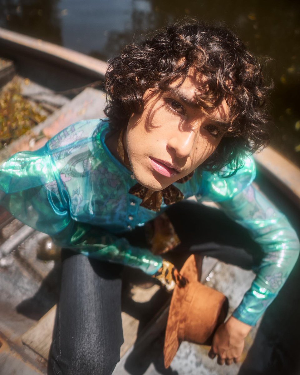 Fabian_glez_'s tweet photo. Chapultepec in fashion 
Modelo @juverespinoza 
Maquillaje @makeup.yulian 
Stylist @romanxvvii / @casadimexico https://t.co/hMEWsmomM0