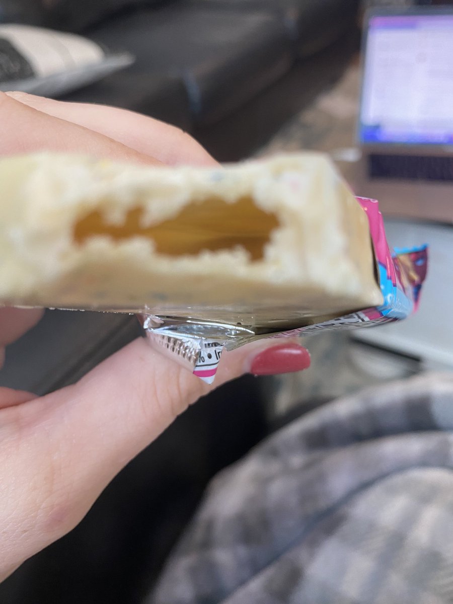 When you bite into your <a href="/QuestNutrition/">Quest Nutrition</a> bar and it’s just hallow 😭😭😭