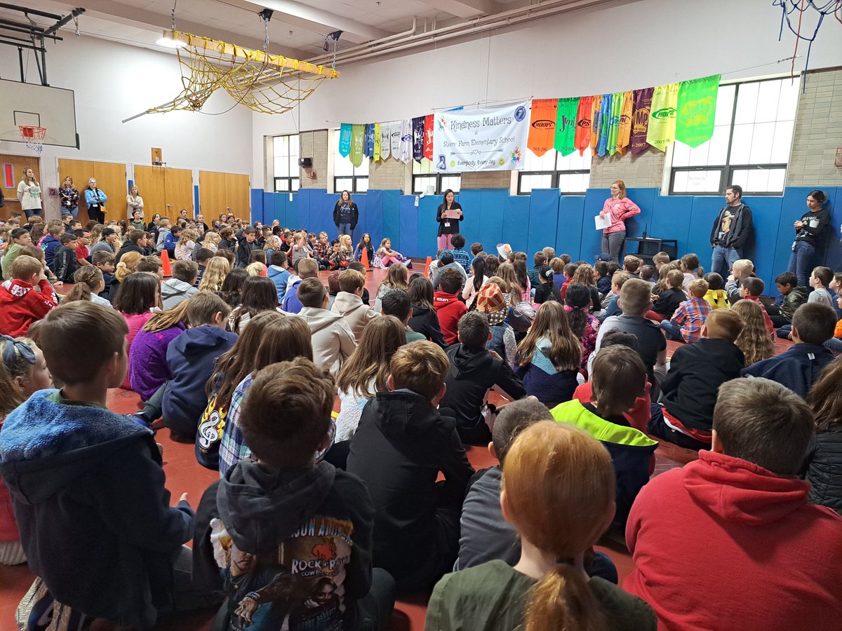 Mrs_Francis7's tweet photo. #SFE had our first school-wide assembly where we celebrated the September Students of the Month and kicked off two new #PBIS initiatives: Toodles &amp; Teacher of the Month! 🎉#GoBroncos https://t.co/eqCv3mQExF