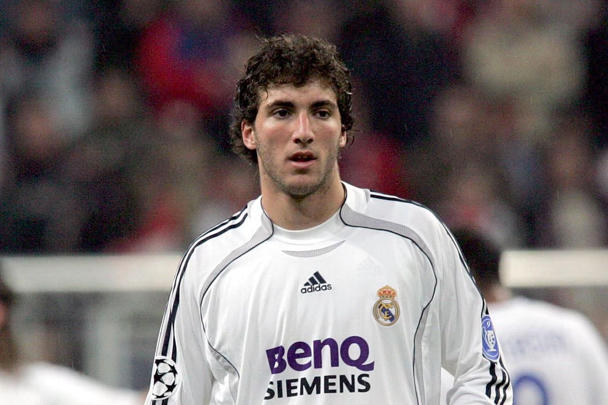 MadridXtra's tweet photo. Gonzalo Higuain has announced his retirement from football at the end of the season. https://t.co/TF3AVhES0t