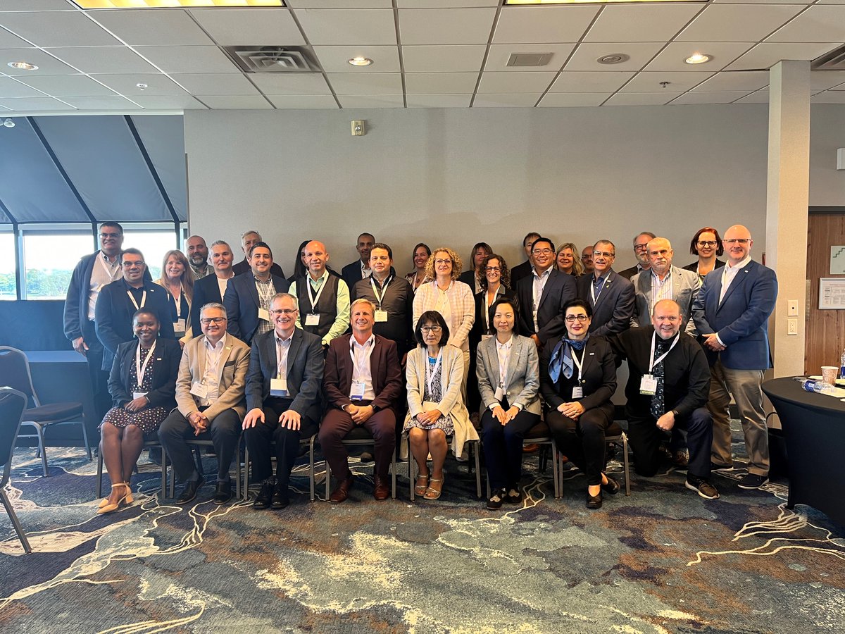 CIO_CAN's tweet photo. We brought together the Toronto, Ottawa and Montreal Chapters for an amazing 2 days of #networking and thought leadership at the Meet Me in the Middle event in Kingston, ON! Read more 👉 https://t.co/GDUpUcO59T #technologyleaders #event https://t.co/W8m9To5Ipq