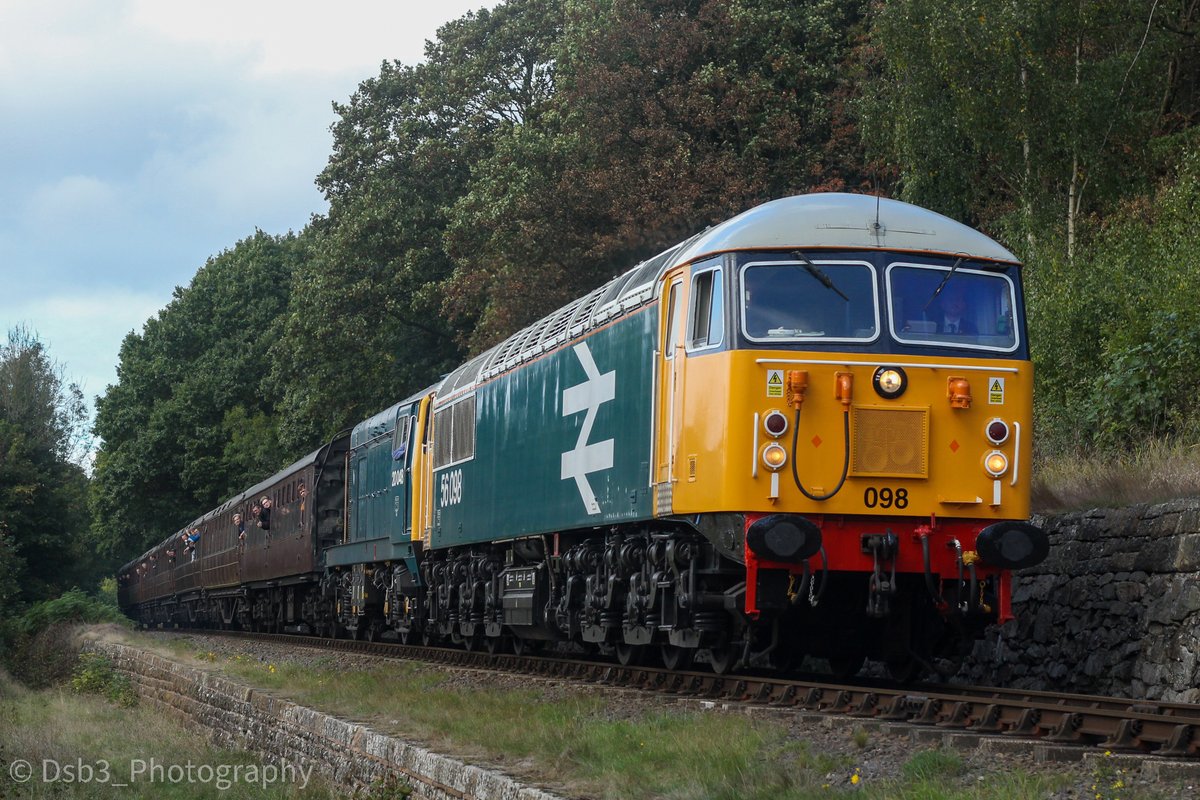 56098 leads 20048 on a Bridgenorth - Kidderminster service on Day 2 of the SVR gala!

#class56 #class20 #gbrailfreight