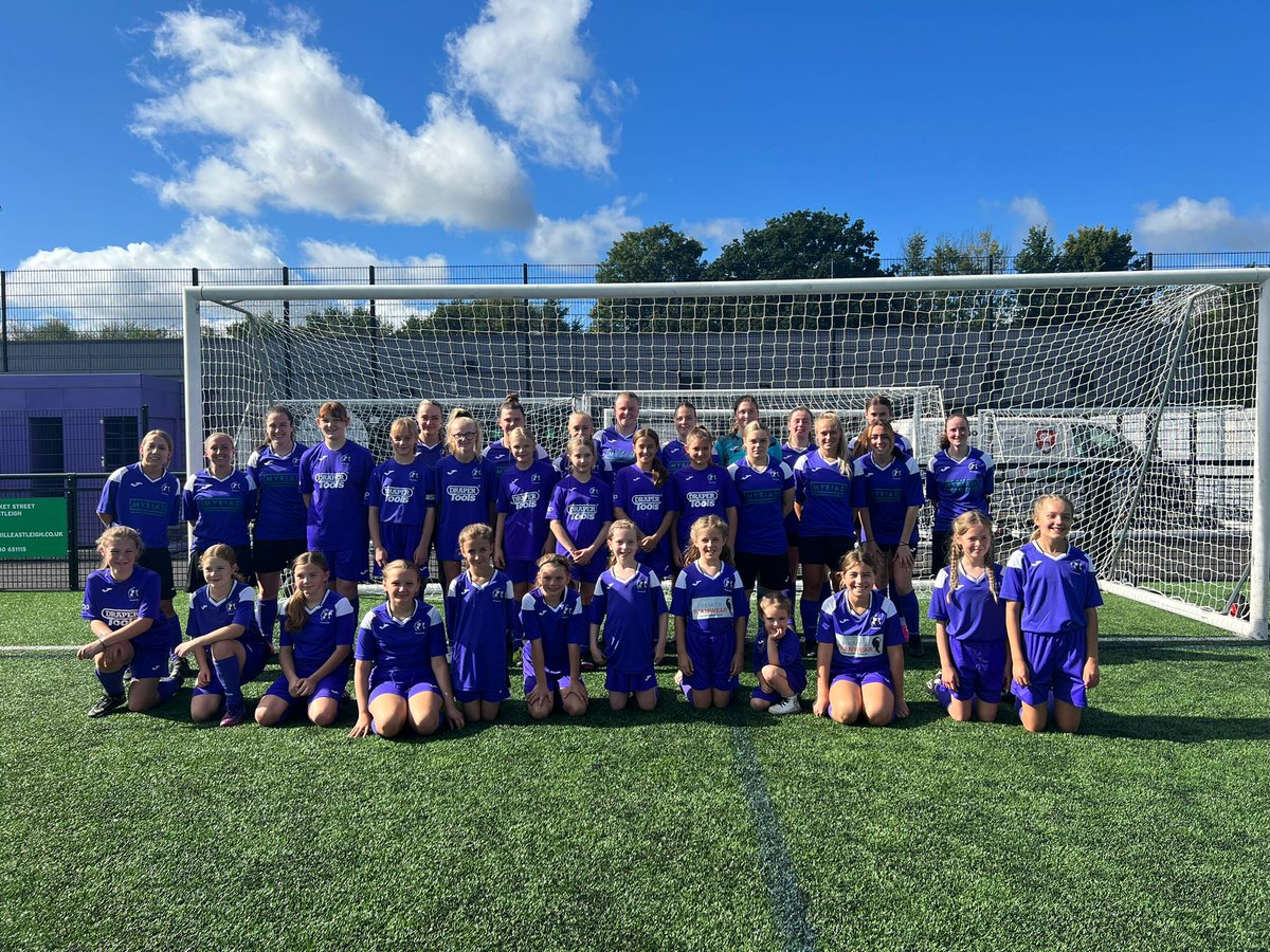 The future generation of #WomensFACup stars were supporting @StonehamAFC in their second qualifying round fixture! 🤩