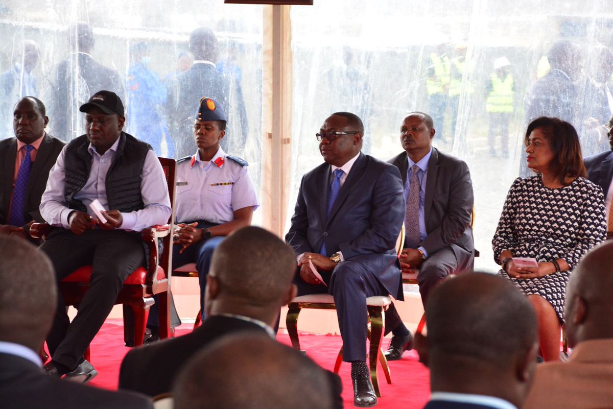 JNjorogeMuchiri's tweet image. Earlier today I joined  the president H.E  @WilliamsRuto, the outgoing transport, housing, urban development and public works CS James Macharia and other Leaders during the inspection of the ongoing affordable housing project in Mukuru. 
#KenyaKwanza
