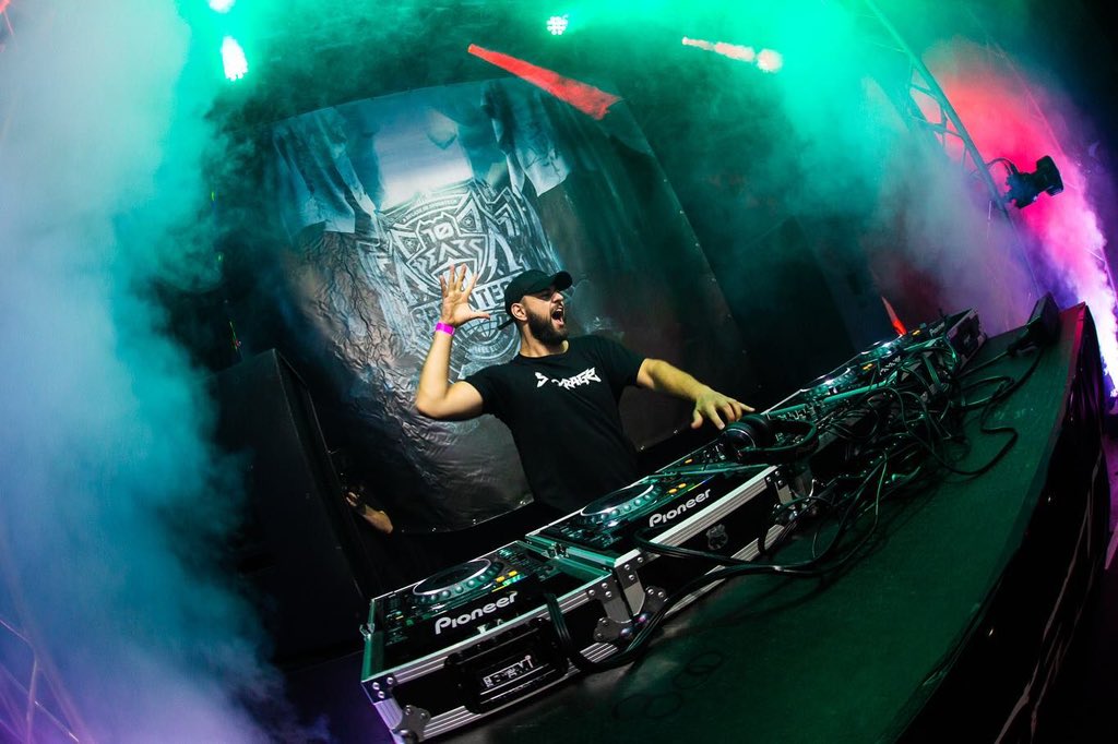 spoontech's tweet photo. Get ready to step into The Abyss 🌘

Shockrage is bringing you an atmospheric and energetic piece of music this Wednesday, head over to the link below to pre-save this insane track! 😎

https://t.co/0N8QrByz8N https://t.co/mQNEXcXhVM