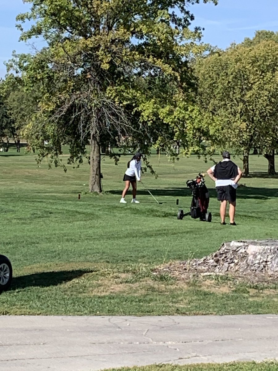 tkwapnioski's tweet photo. District @nsaaevents is underway at #ElksCC for @DiscovererWay. #GoDiscoverers #TheDiscovererWay #BetterEveryDay @CTelegramSports https://t.co/lCbncoFEzr