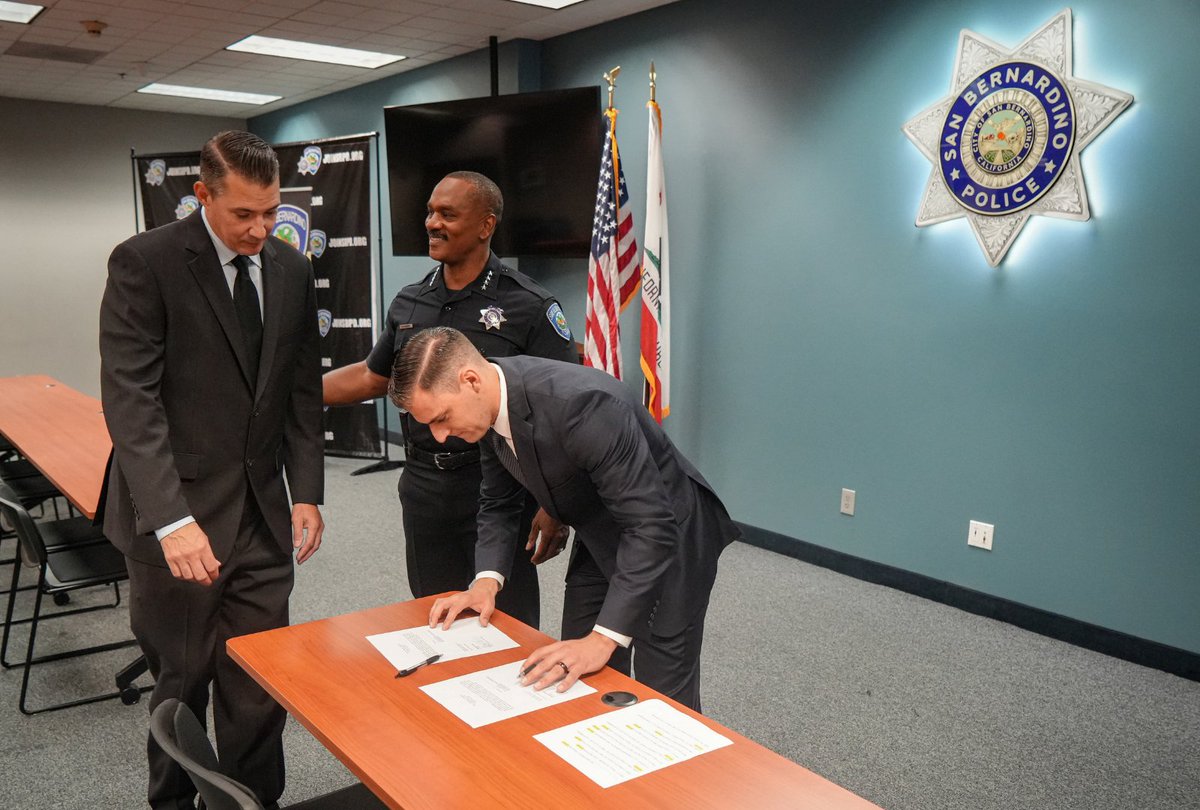 SanBernardinoPD's tweet photo. MEET SBPD'S NEWEST OFFICERS

If you are a police officer or deputy sheriff looking to make a change the San Bernardino Police Department is hiring. Apply today at https://t.co/VuSDtB75hr.

#WelcomeAboard  #JoinSBPD #WeAreHiring #LateralOfficers #StandardOfExcellence @SBPD_CHIEF https://t.co/07o63MtMtp