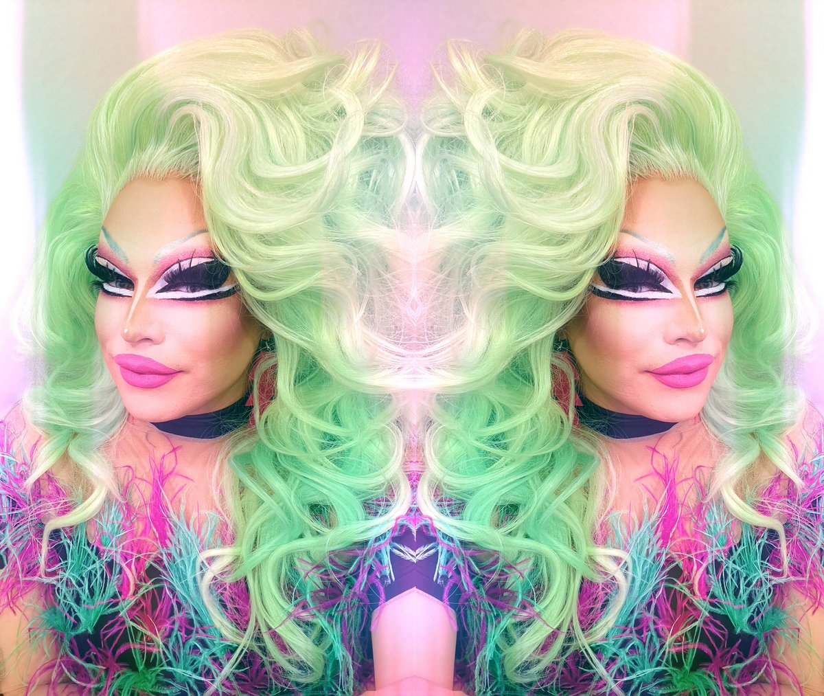 I guess I wasn't afraid to show color 😅 
I hope you all have a good start to the week. I'm already looking forward to the weekend, because I will be DJing at  BACKSTAGE DIARIES again. 💃🪩🕺