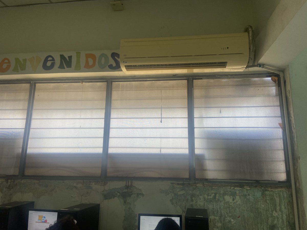 wilsonmg1's tweet photo. @Educacion_Cali #AestaHora de #IEBoyaca_Central  desde 8 meses no brindan soluciones a la situación de aire acondicionado para las clases de STEM, Tecnología e informática https://t.co/Dzn9afMLvM