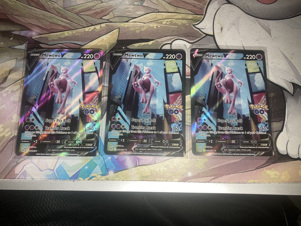 SMOKINOHHGEE's tweet photo. The world is yours #MewtwoV #PogoTCG #PokemonTCG #thehobby https://t.co/J9ybiyMUcK
