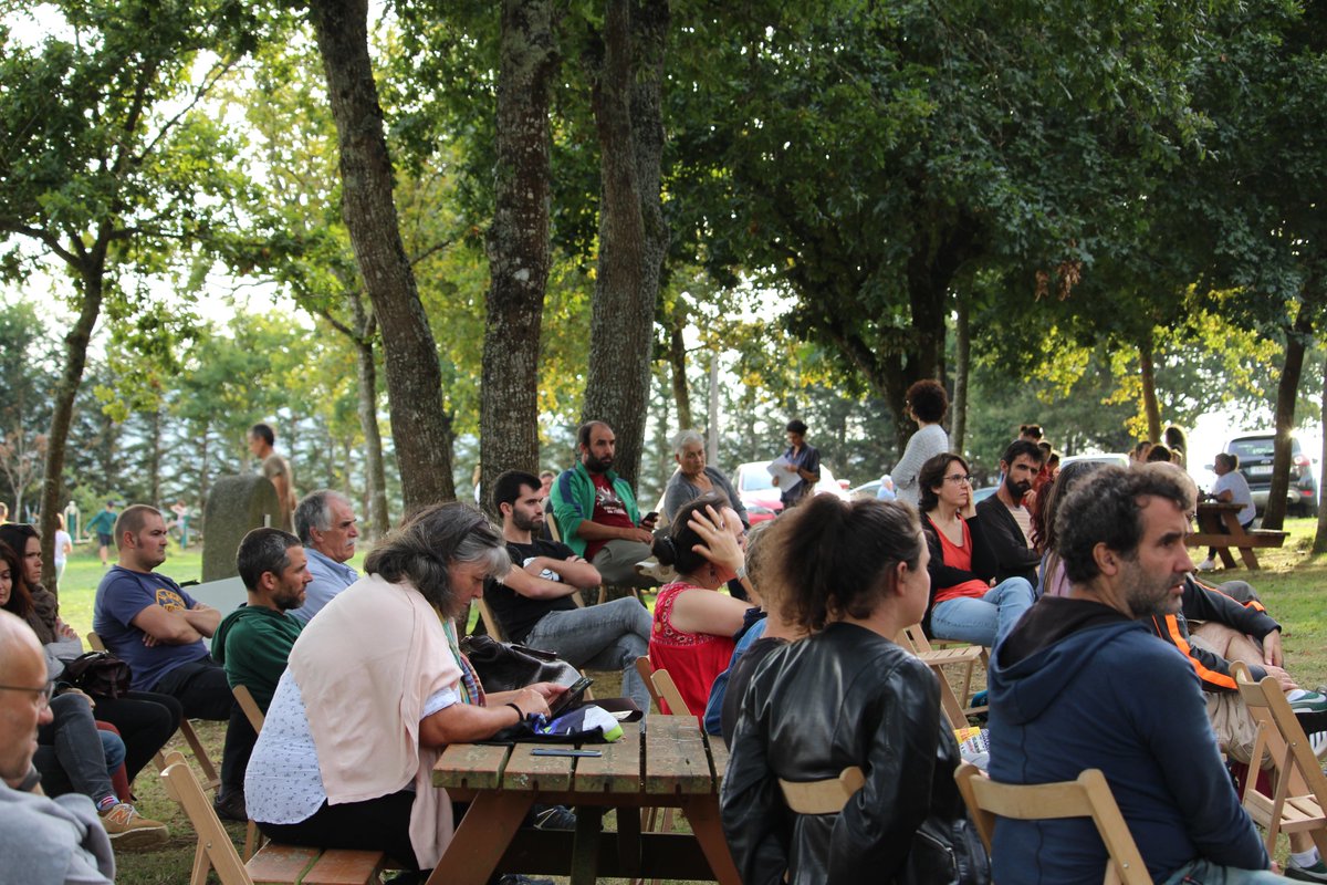 SLG_labregxs's tweet photo. 📌No #SonLabregx, en #Visantoña, coñecemos os espazos agroecolóxicos da comarca con Manuel Ramos (leite eco), Conchi Castro (Esencia da Terra), Xesús Pereira (Queixería Verbas), Xosé García (Rede de consumo O Careón) e Ajo Salgado (ANPA A Xuntanza, comedor escolar ecolóxico) 🌱 https://t.co/izemIs92wK