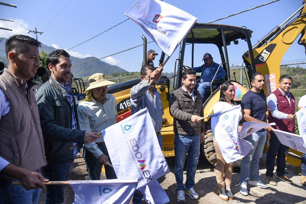 jorgejoaquin_'s tweet photo. Arrancamos la construcción de del alcantarillado sanitario en Colorines #ValledeBravo con una inversión de 80 mdp. Nos acompañó la @conagua_mx y el @SacmexCDMX . Seguimos generando beneficios! https://t.co/iIRtf8DllO