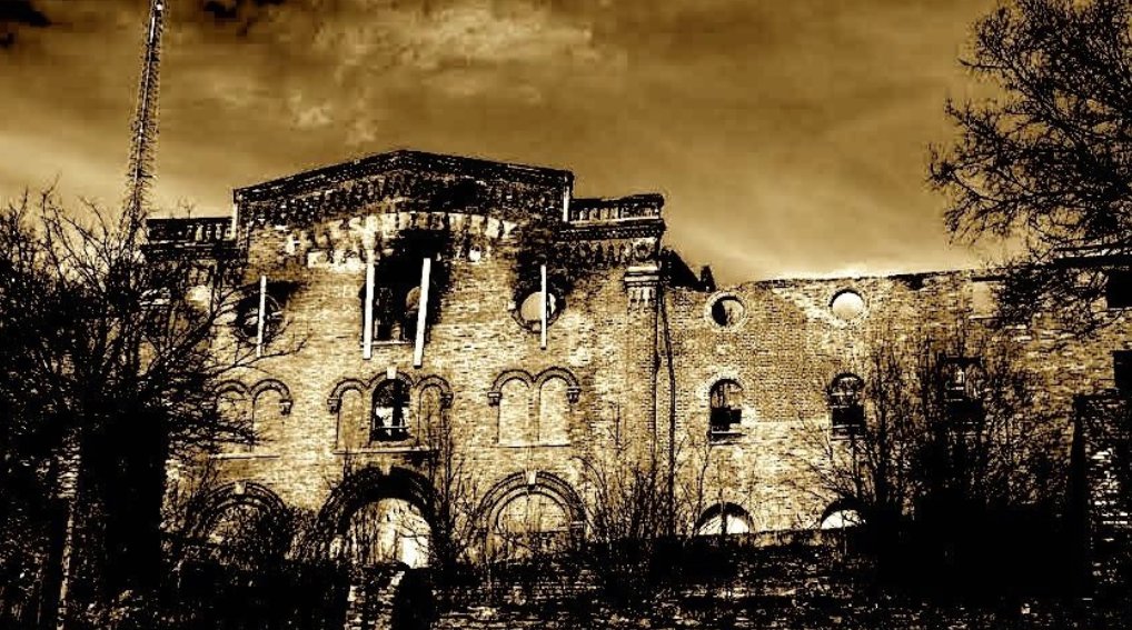 Love beer? Love Cincinnati? Love history? 
You'll love this 👻🍻 
Join us this week as we tour Cincinnati's dark side of brewing on the Brewing Heritage Trail. 
We'll learn about the haunted events from our city's past and enjoy an underground tour by flashlight!
<a href="/BrewDistrict/">The Brewery District</a>
