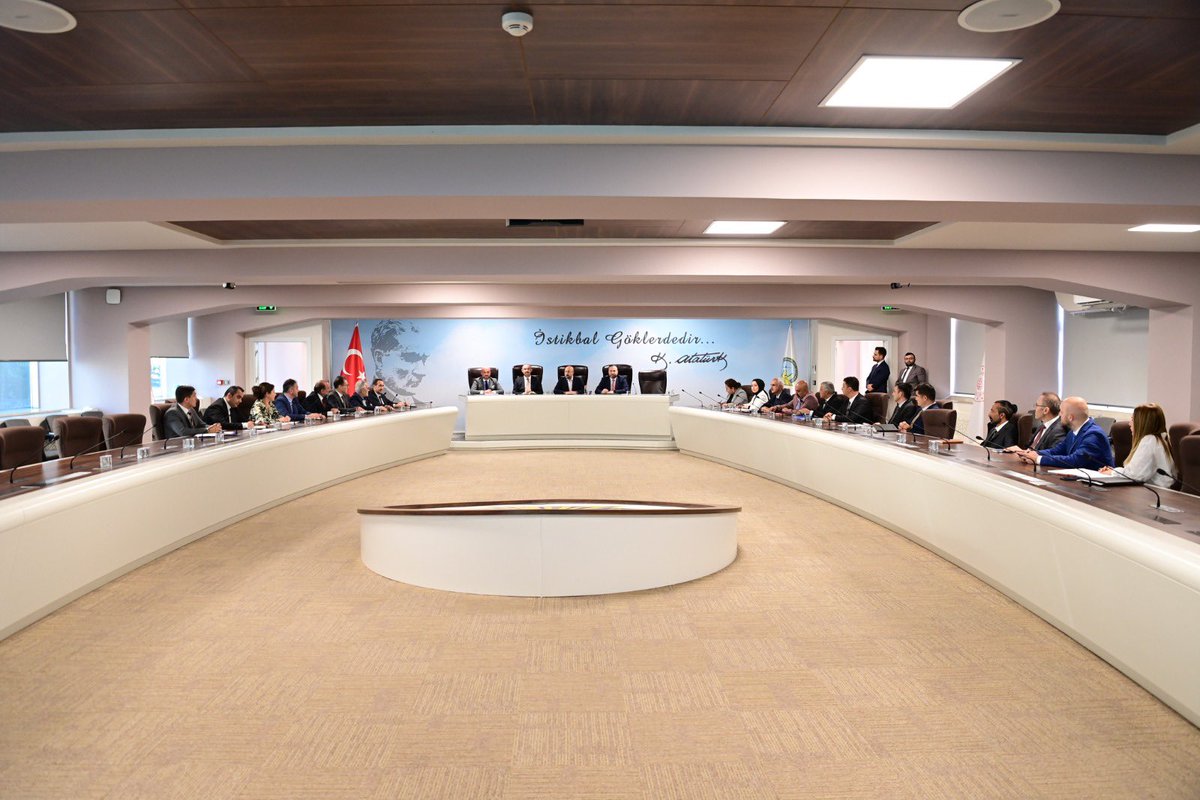 Genel Müdür Yardımcıları ve Daire Başkanları'nın katılımıyla Genel Müdürlük Konferans Salonu'nda yapılan koordinasyon toplantısında,  YK Başkanı ve Genel Müdürümüz Hüseyin Keskin'e; proje, yatırım ve çalışmalar hakkında bilgi sunuldu.