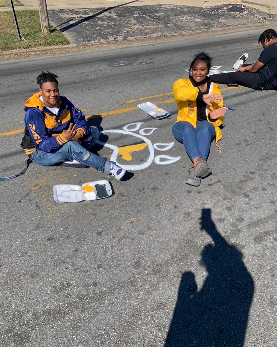 AlphaChi1944's tweet photo. This morning Sorors Howell and Tolefree participated in the university’s paint a paw event. Sorors got the opportunity to paint a paw to represent the Oh So Fly Alpha Chi chapter, and had a fun time together doing so 💛🐩💙. Homecoming is going great for Alpha Chi 🤗 #uapb #sgrho https://t.co/vkawzRJrh6