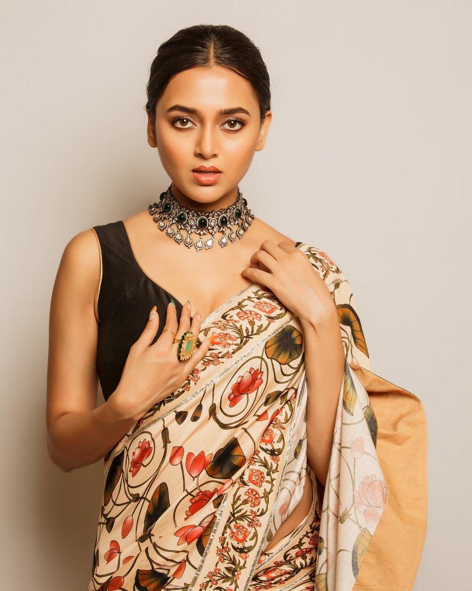 Muzzammilthakur's tweet photo. Who is the best actress of indian television? 

❤Like for #TejasswiPrakash 
🔁Retweet for #JenniferWinget 
#TejRan #yrkkh #KaranKundrra 
#Naagin6 #Beyhadh2 #CodeM #BiggBoss    #BB16   
#Naagin6WithTejasswiPrakash #BiggBoss16 https://t.co/EhPyhCXs4k