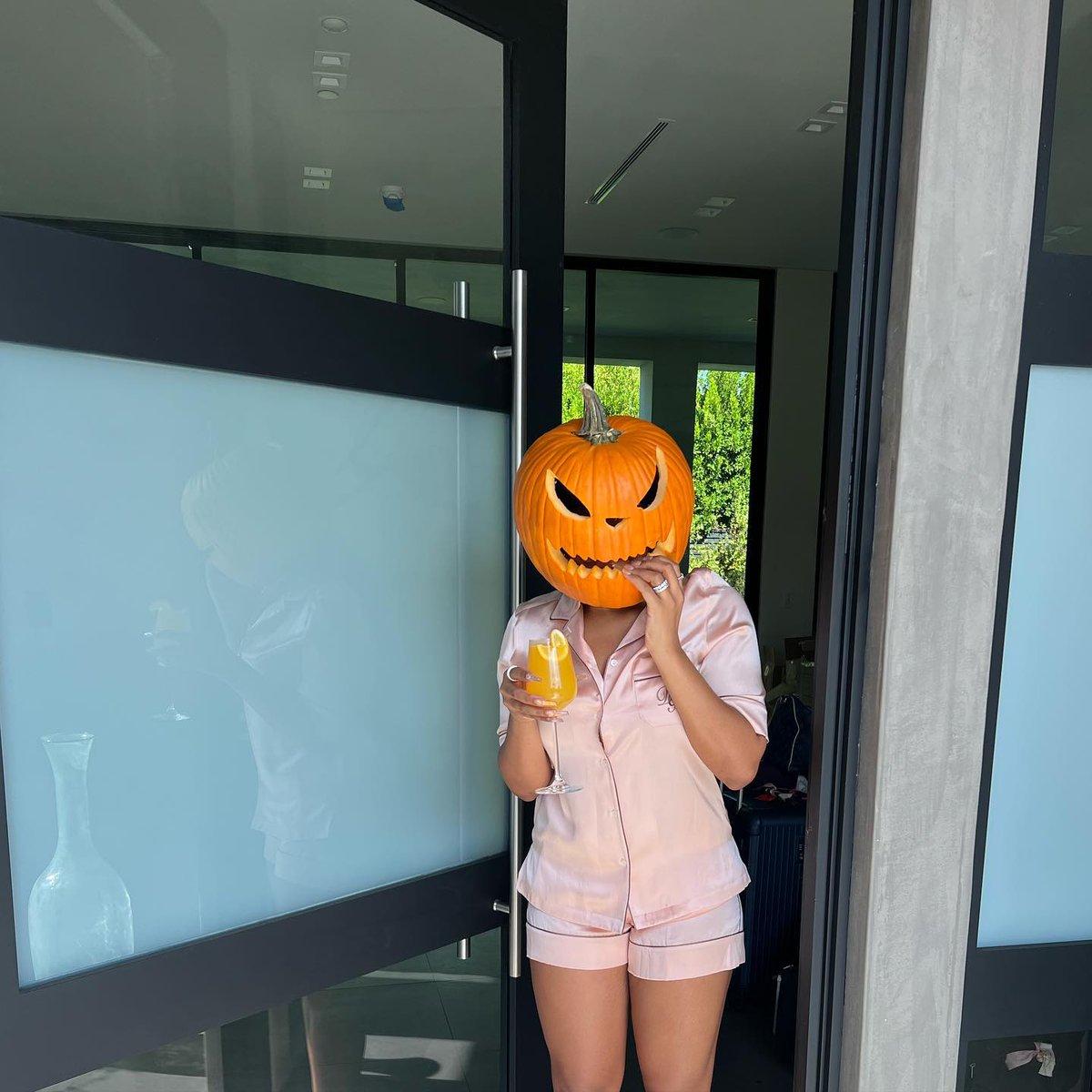 Just in a silly spooky mood from now 'til October 31st. 

🔁 <a href="/theestallion/">TINA SNOW</a>