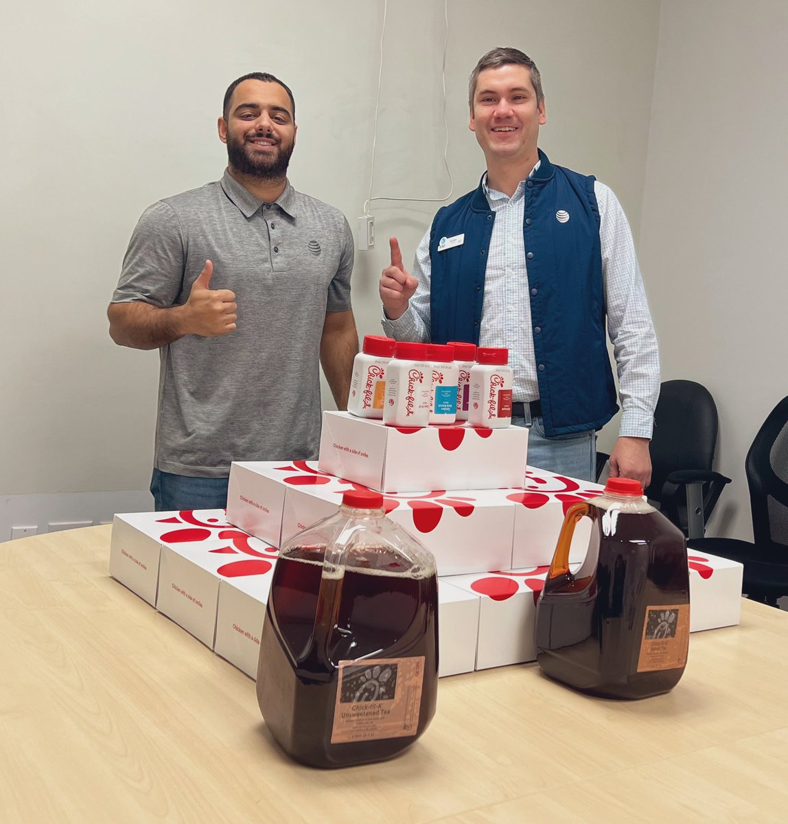 bcclegg's tweet photo. Serving Customers First Week is here! #ShermanSquad serving those who serve our customers with @ChickfilA! #SCFW2022 #lifeatatt #NTX @LynetteMAguilar @dbustamante1210 @MattZeeNTX @BenMustafa22 @Jacob1Contreras @jont_iam @AliciaArantNTX @NTX_Market @ATT https://t.co/N7PFs9evl6