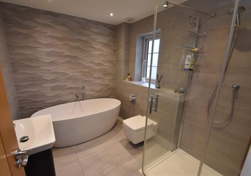 🔥Reduced to OIEO £535,000 🔥

A very stylish 4 bed detached #property on an exclusive development on the outskirts of #Tiverton with double #garage &amp; driveway parking.

🏡 Aubyns Wood Rise 
🌐 seddons.com/view-property/…
📞 01884 253500 

#FamilyHome #NHBCWarrenty #StylishProperty