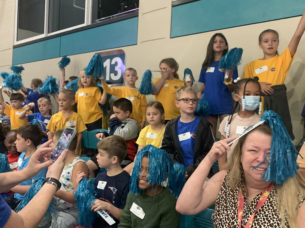 Riversidereads's tweet photo. Riverside MVPs at the Read with Malcolm Celebration!
#HCSLibraryMedia https://t.co/zPoeMhidxy