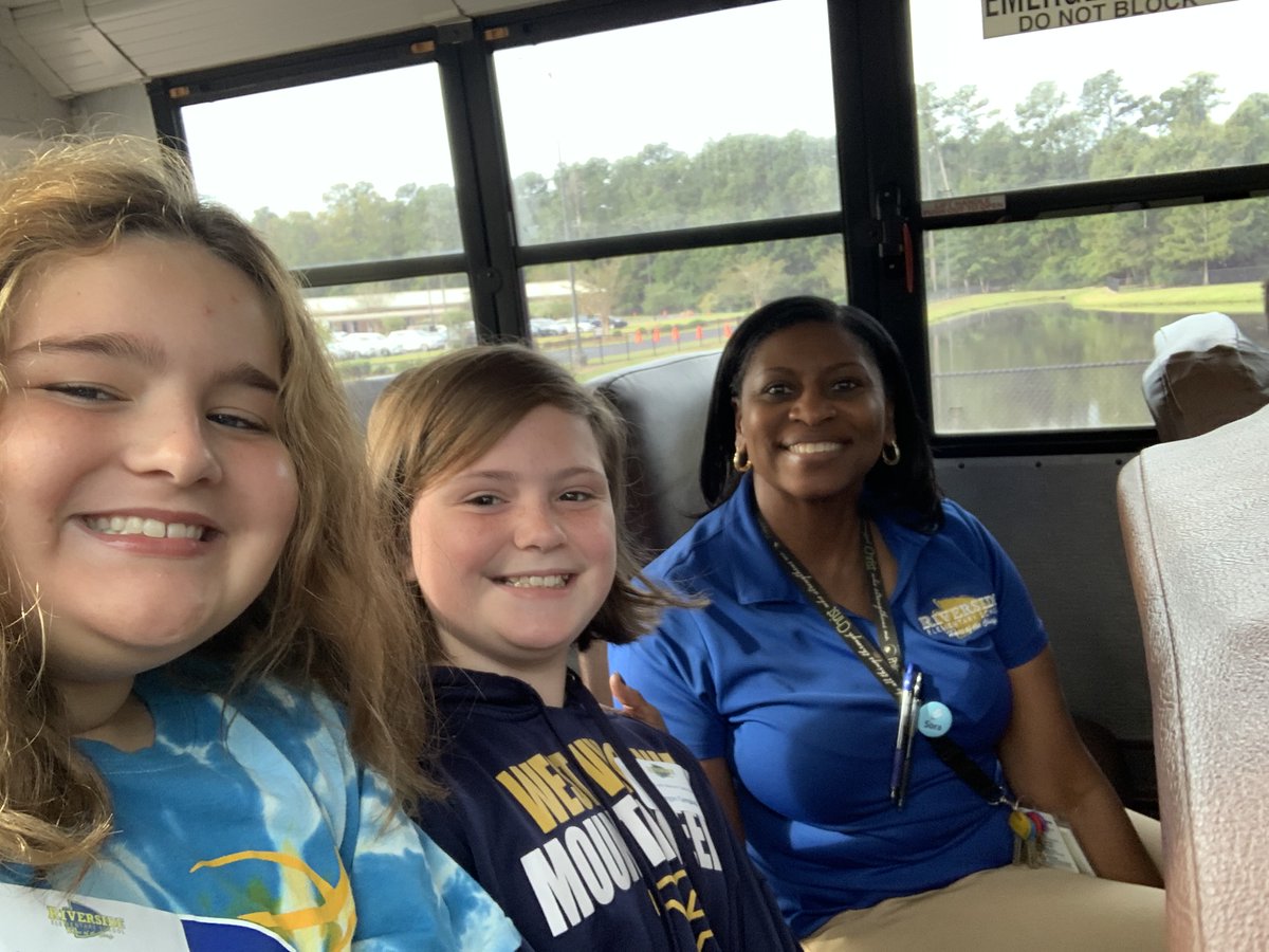 Riversidereads's tweet photo. Riverside MVPs at the Read with Malcolm Celebration!
#HCSLibraryMedia https://t.co/zPoeMhidxy