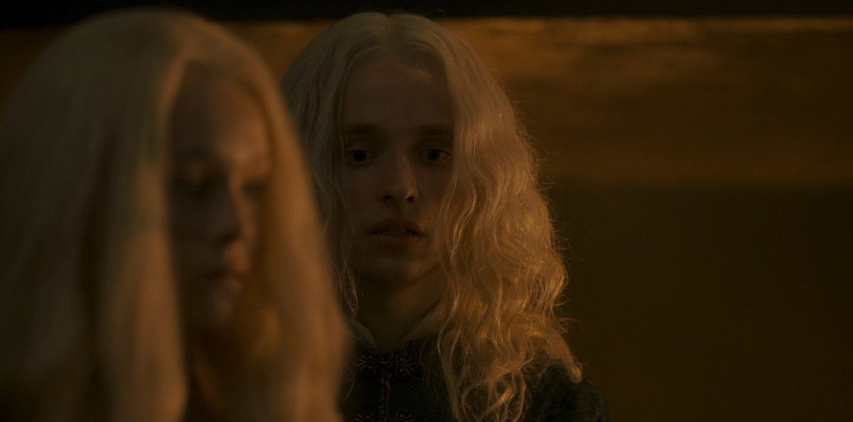 LakiLz's tweet photo. ชอบAegon วัยนี้ ที่แบบเกรียนไปวันๆ ไม่เอาไรเลย ขอมีความสุขกับการเมากับสาวๆเป็นพอ ปล่อยให้ก้อนอยู่เฉยๆก็ไม่ได้ โดน แม่ ตา อีคริสปี้ยุให้เคลมบัลลังก์ 
EPนี้น่าสงสาร 555 อยู่เฉยๆเรื่องก็มา แค่อยากเมาเจอตาเตะ โดนน้องโบ้ยทำให้พ่อโกรธอีก #บ้านมังกร #Houseofthedragon https://t.co/cgPJSi1C3J